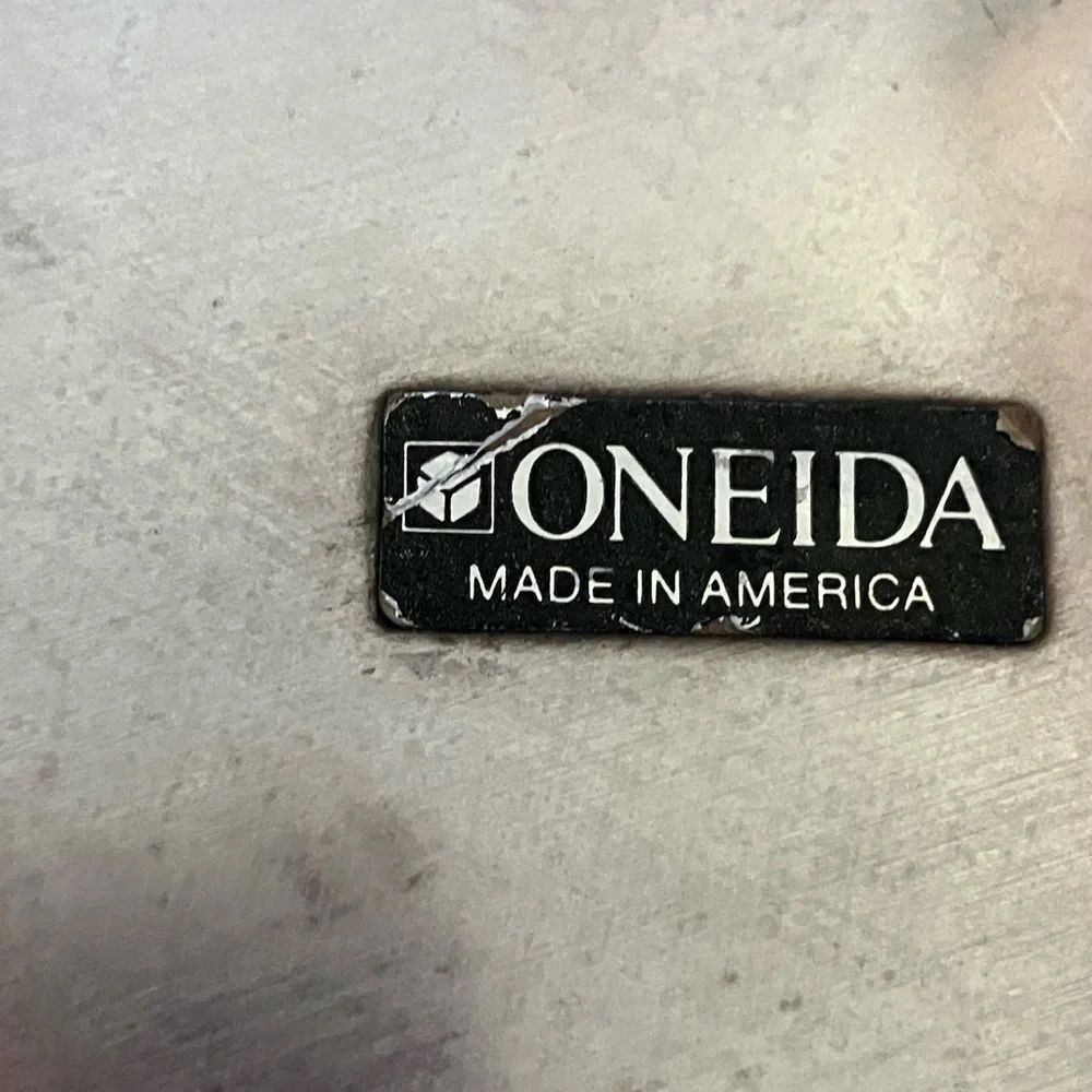 ONEIDA 2 LIONS USA STAMPED AND DECAL  18” HANDLED SILVER PLATE 1970’s